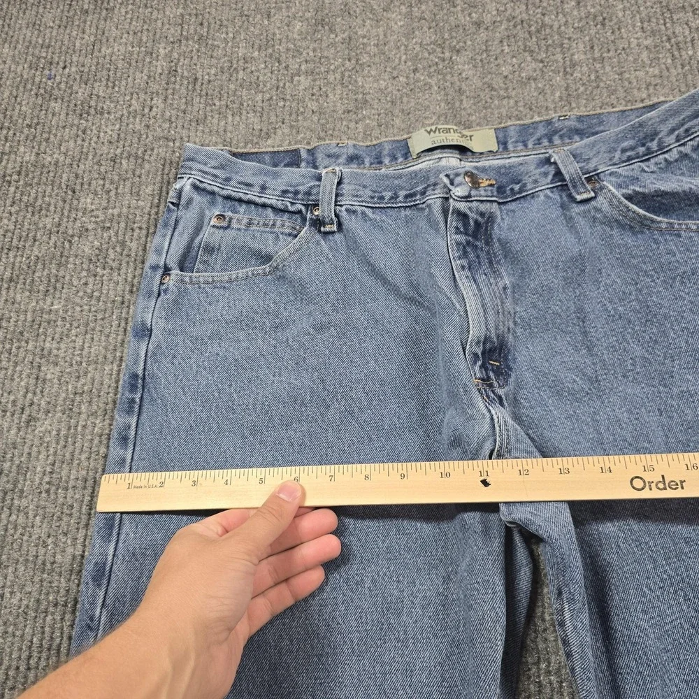 Wrangler Authentics Jeans Mens 38x30‎ Light Wash Blue Straight Leg Denim